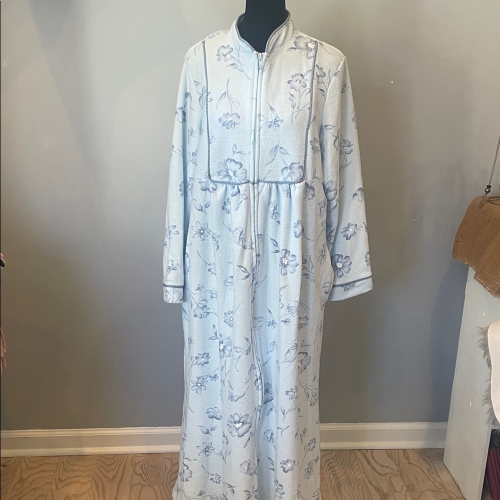 Floral Blue women’s  flannel nightgown medium zip front